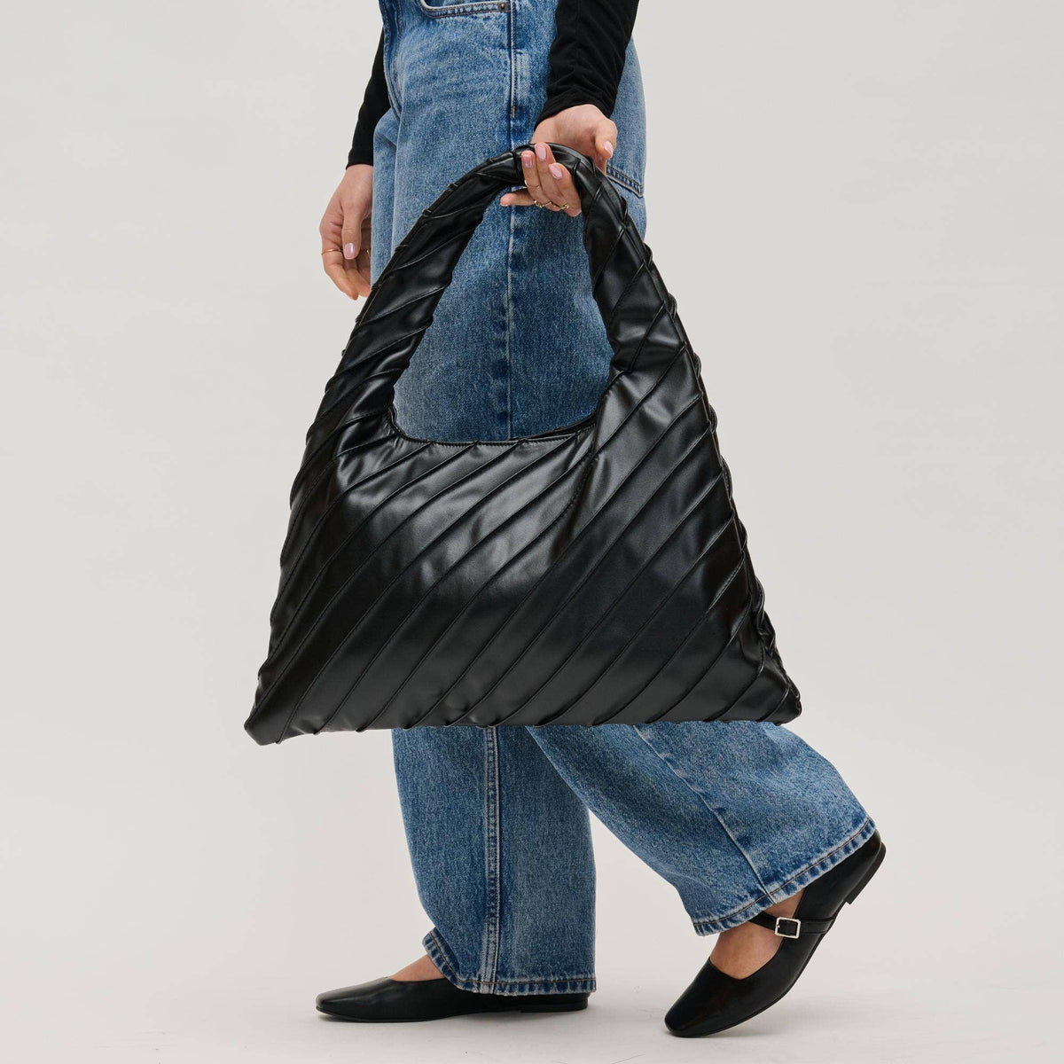 Allie Hobo: Black