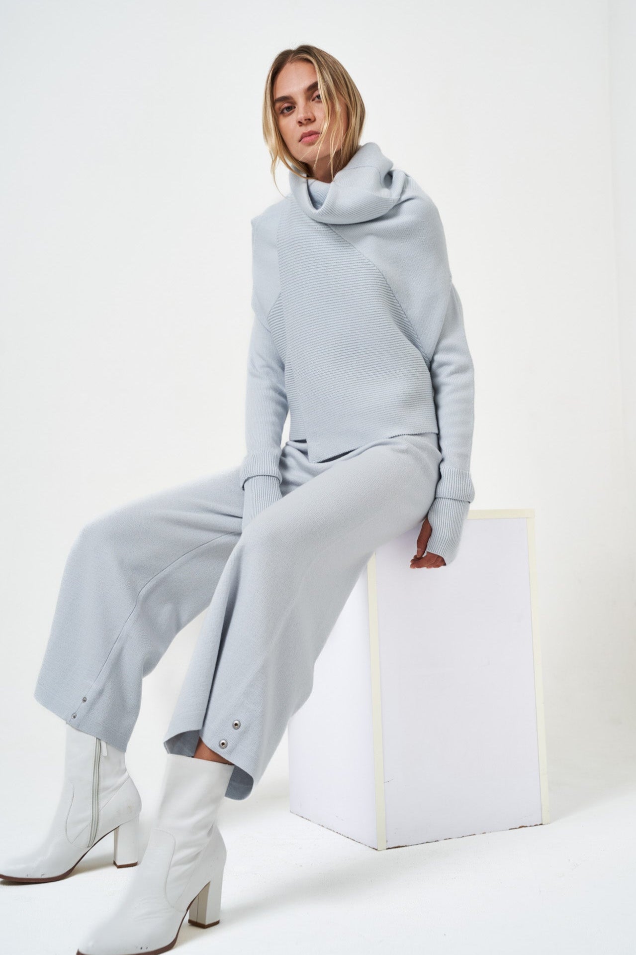 N49 - Front Drape Convertible Cardigan w/ Detachable Wrist Cuffs | NFP