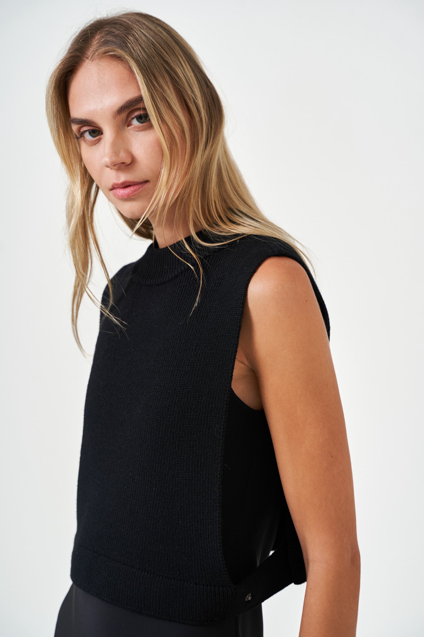 NA22 - Convertible Wool Dickie / Shawl | NFP