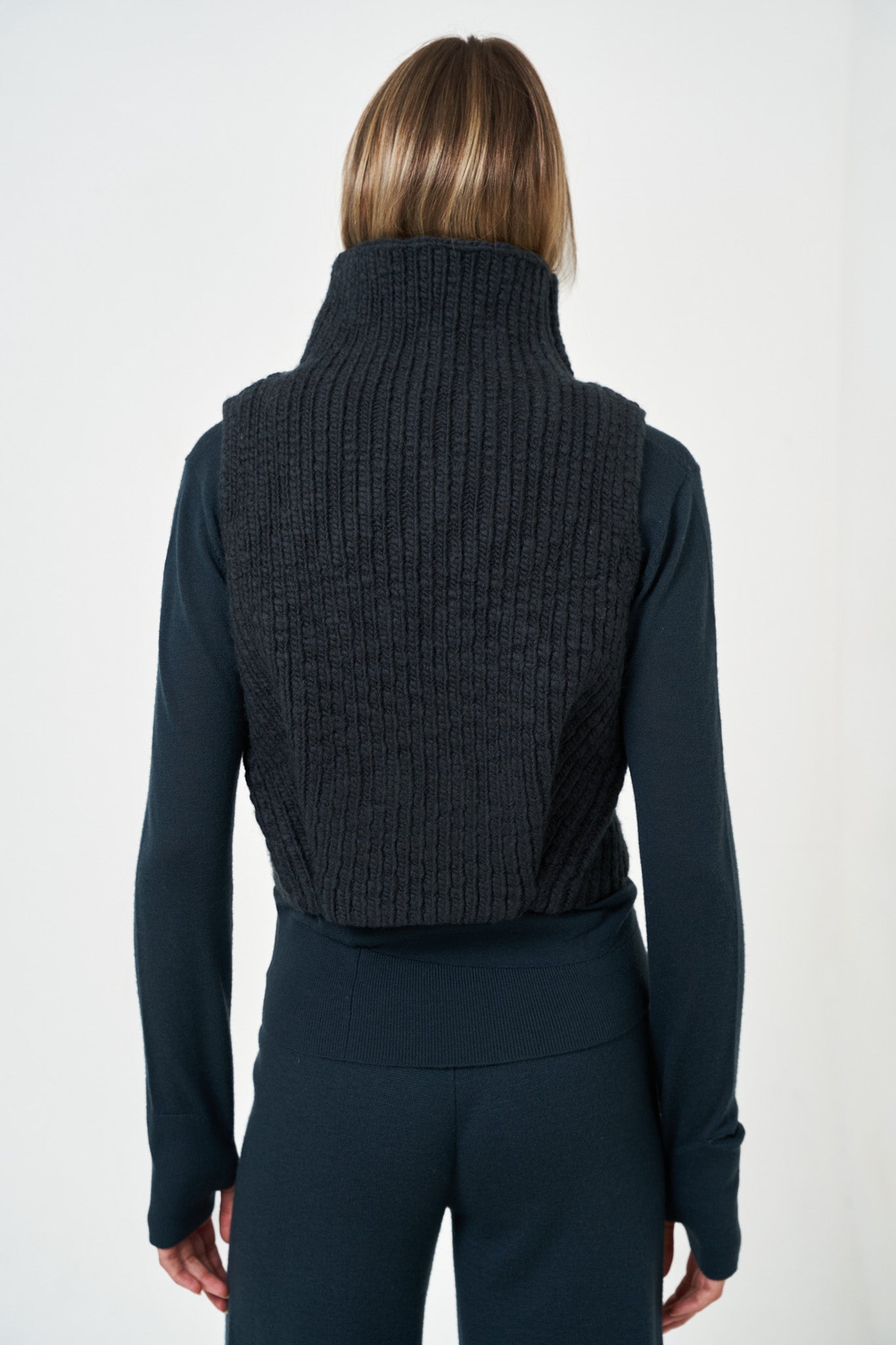 NA23-CW - Chunky Snap Back Pocket Vest | NFP