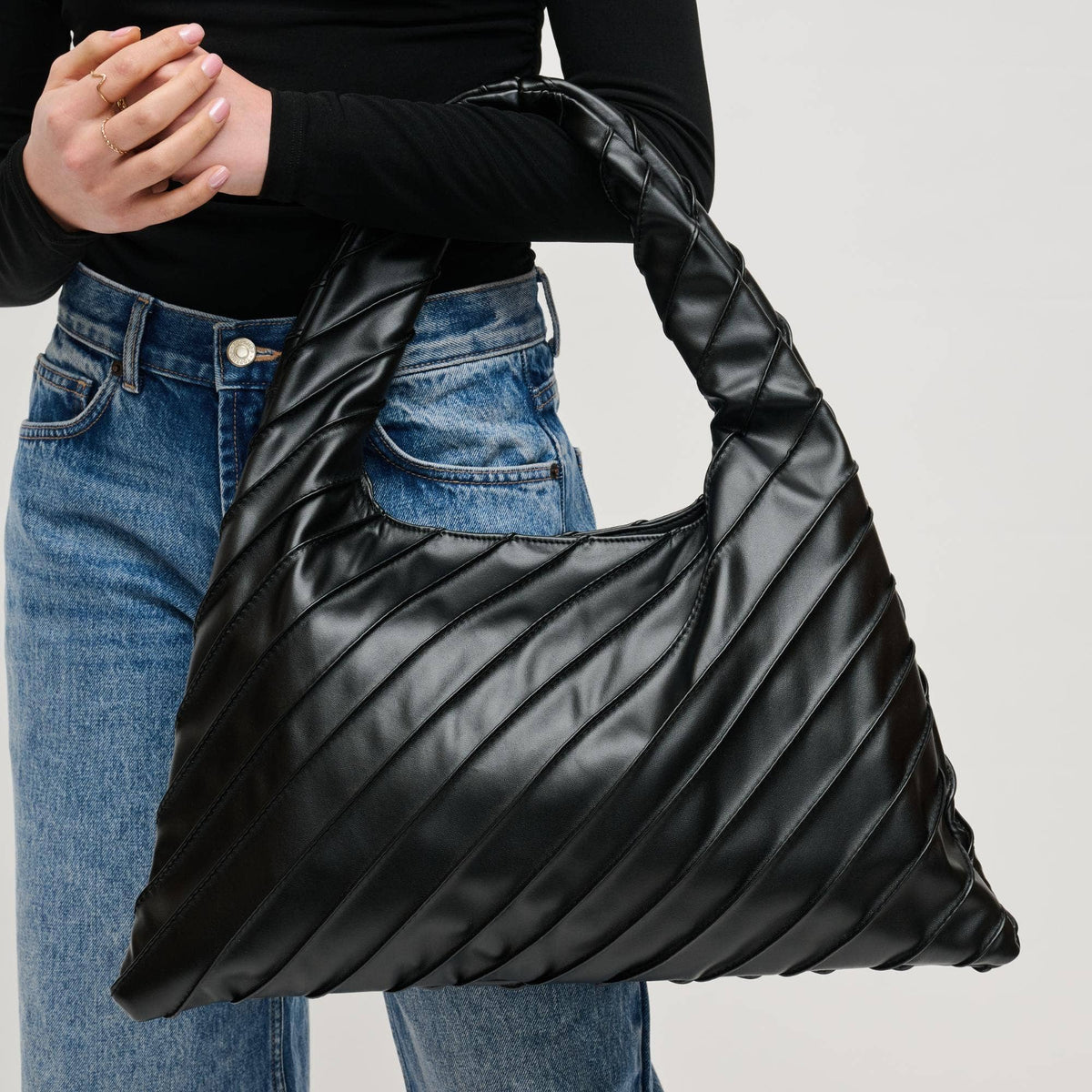 Allie Hobo: Black