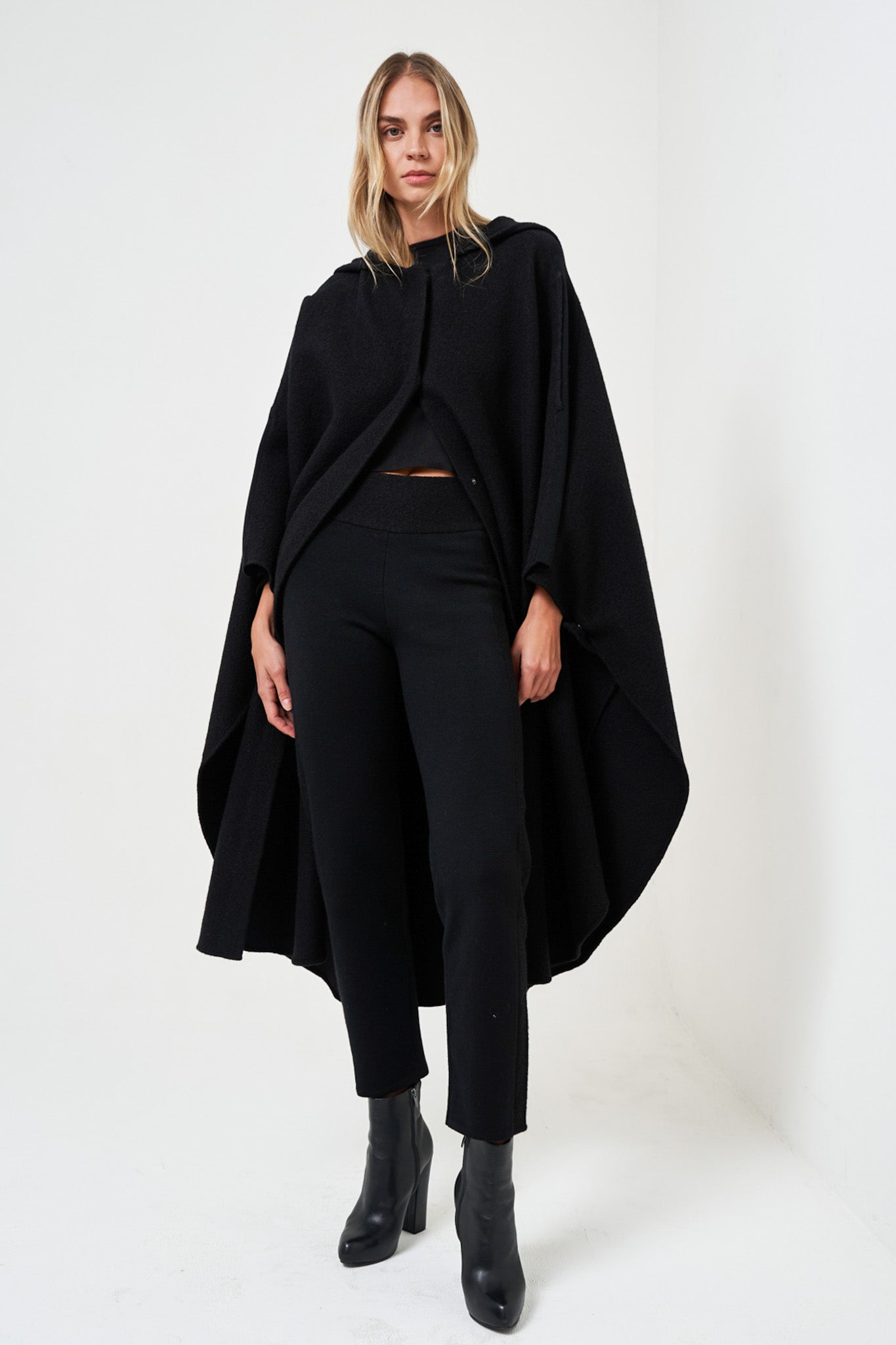 N40-BW - Convertible Hooded Cape | NFP